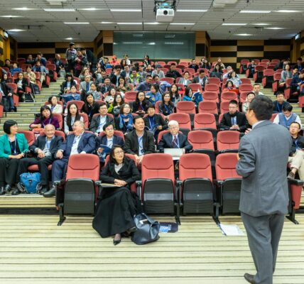 knowledge sharing in professional communities